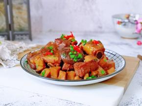 还点缀了红辣椒。