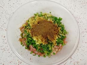 这是浇过热油的肉馅。