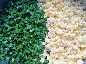 加入炒好的鸡蛋。