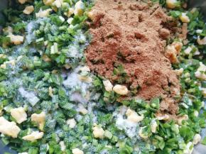 放盐和十三香。