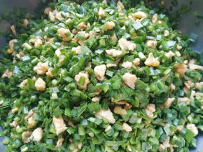 搅拌均匀，韭菜鸡蛋馅就做好了。