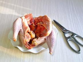 特别新鲜的一只野山鸡，朋友说这鸡是野生放养在山上的，自由生长的。