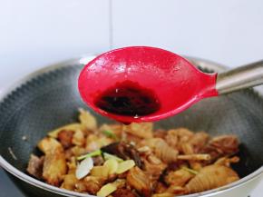 再加入蚝油，十三香。