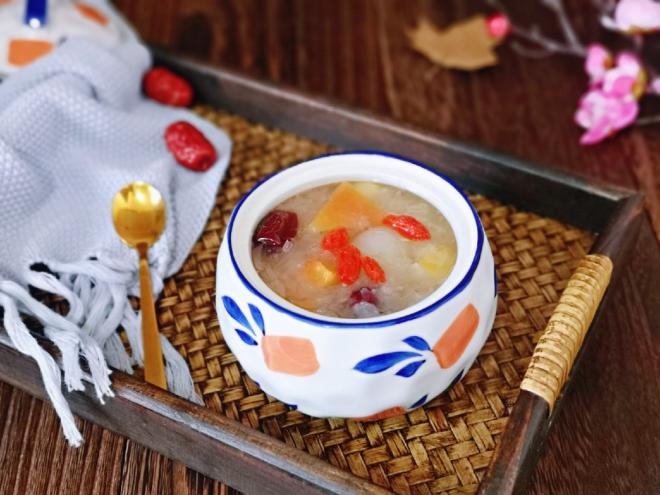 木瓜银耳红枣羹