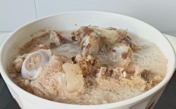 开大火开始焯水5分钟。