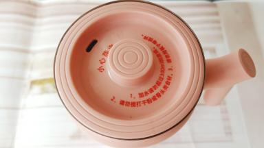 加入清水【清水不要超过300ml的刻度线】