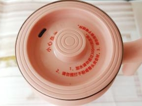 加入清水【清水不要超过300ml的刻度线】