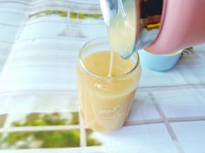 做好的米糊根据个人口味加适量的白砂糖调味。