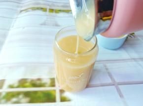 做好的米糊根据个人口味加适量的白砂糖调味。