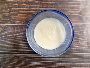 奶粉+温水调兑成牛奶