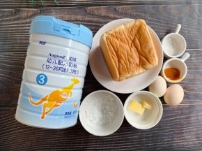 准备食材：
吐司1个、牛奶210g、鸡蛋2个、细砂糖20g、黄油10g、糖粉适量、蜂蜜适量、水果适量
