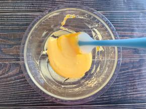 翻拌均匀至无颗粒状