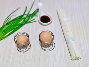 准备食材，量可以增减，我这个是两人量。一人一碗。