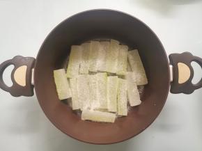 一层冬瓜块一层白糖铺好