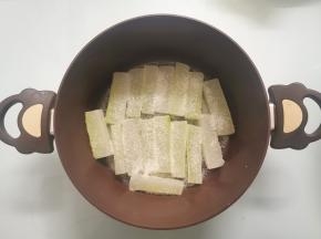 一层冬瓜块一层白糖铺好