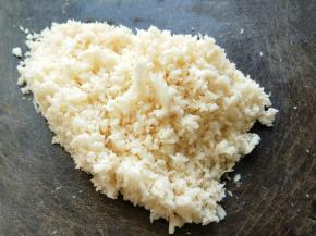 2.莲藕去皮剁碎，