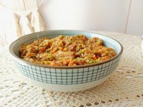 加入调味料用筷子搅拌上筋。