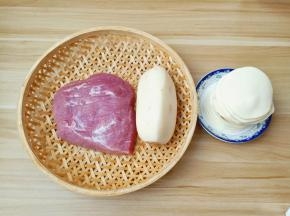 今天买了新鲜的藕包饺子吃。