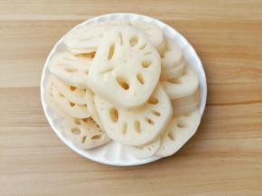 削去藕皮切片状。