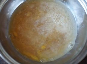 加入少许清水搅拌均匀