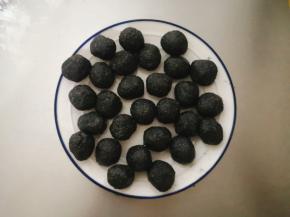 每个分成10克左右，大小自己可以调整哈。搓好盖保鲜膜可以放冰箱冷藏备用，这样后面包的时候好操作。