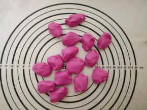 分割等等量的小面团。