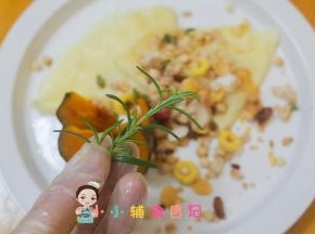 最后撒上麦片，还有香草装饰即可