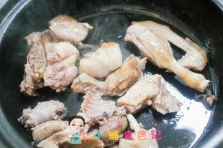 两面煎至金黄色