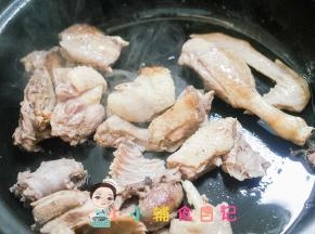 两面煎至金黄色