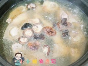 大概末过鸭肉再多一些水，因为煮的时候水会挥发掉的
