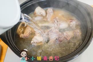 倒入煮开的开水