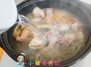 倒入煮开的开水