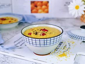 盛出装入碗中，撒上黑芝麻。