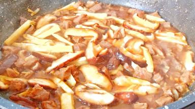 咕嘟咕嘟在冒泡。