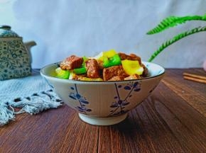 牛肉粒粒分明，搭配双椒一起太香了！