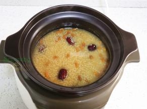 合上盖子继续熬煮，煮好之后开盖搅拌就可以吃了。