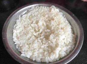 米饭蒸熟备用