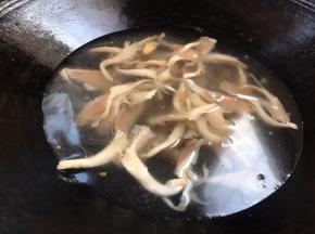 加入适量清水