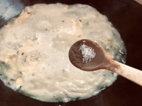 再中火烧开，调入胡椒粉和味精，拌匀即可