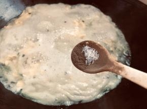 再中火烧开，调入胡椒粉和味精，拌匀即可