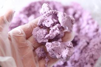 但是用手指一碰就散的状态就可以了。切记不要揉成团或者太湿的状态。