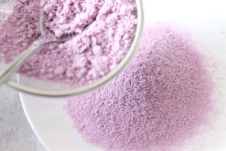 之后找到一个粗细合适的筛子，用勺子来回压着过一次筛，需要有点耐心。