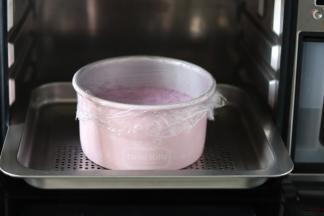 用保鲜膜包裹，放到蒸箱，蒸30分钟，具体也根据自己的模具大小来适当增减时间。