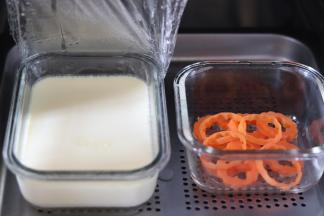 程序结束后，取出，揭开保鲜膜，可以发现表面十分的细腻，而且特别的嫩滑，还可以晃动的细腻。如果喜欢再稍微硬一点的口感，可以减少水量，一般蛋液和水的比例为1:1-1:1.5口感都很细滑。