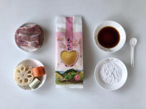 准备好食材，猪肉可以根据自己的口味选择全瘦的或者肥瘦相间的。