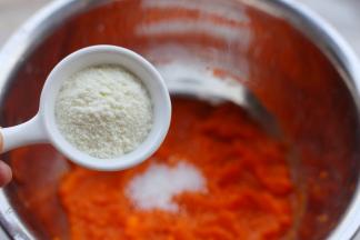 加入白糖，澳优珀淳奶粉。