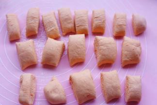 分成大小相等的小剂子。