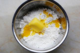 加入黄油拌匀。