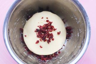 蔓越莓加入到大盆中