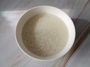 大米用水浸泡2个小时以上